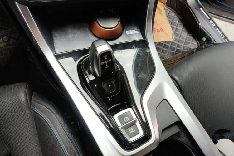 Used Lynk & Co 01 2019 2.0T Two-Wheel Drive Zhaopu Version China VI Standard Gear Lever