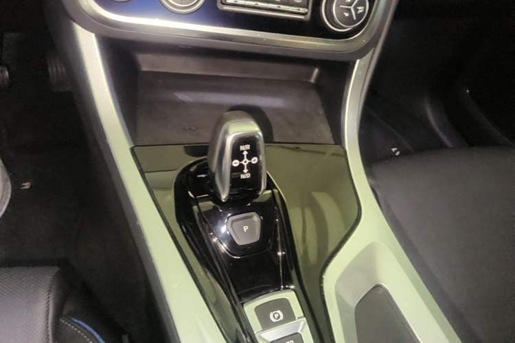 Used Lynk & Co 01 2019 2.0T Two-Wheel Drive Zhaopu Version China VI Standard Gear Lever