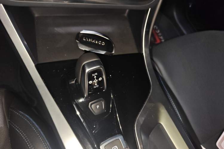 Used Lynk & Co 01 2019 2.0T Two-Wheel Drive Zhaopu Version China VI Standard Gear Lever