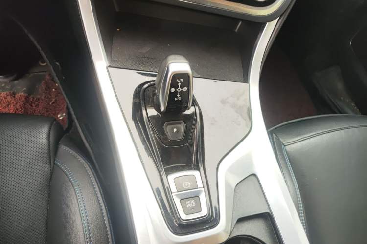 Used Lynk & Co 01 2019 2.0T Two-Wheel Drive Zhaopu Version China VI Standard Gear Lever