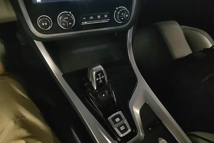 Used Lynk & Co 01 2019 2.0T Two-Wheel Drive Zhaopu Version China VI Standard Gear Lever