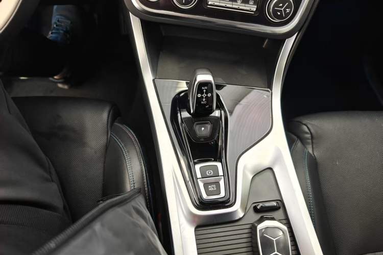 Used Lynk & Co 01 2019 2.0T Two-Wheel Drive Zhaopu Version China VI Standard Gear Lever