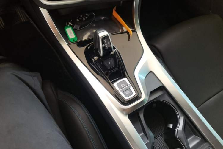 Used Lynk & Co 01 2019 2.0T Two-Wheel Drive Zhaopu Version China VI Standard Gear Lever