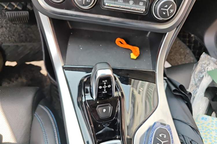 Used Lynk & Co 01 2019 2.0T Two-Wheel Drive Zhaopu Version China VI Standard Gear Lever