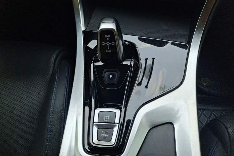 Used Lynk & Co 01 2019 2.0T Two-Wheel Drive Zhaopu Version China VI Standard Gear Lever