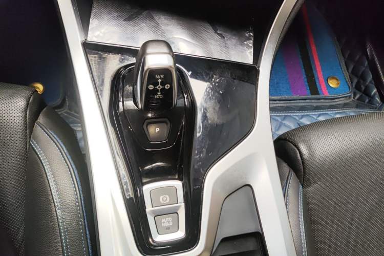 Used Lynk & Co 01 2019 2.0T Two-Wheel Drive Zhaopu Version China VI Standard Gear Lever