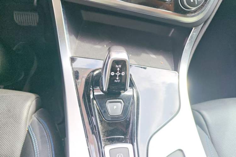Used Lynk & Co 01 2019 2.0T Two-Wheel Drive Zhaopu Version China VI Standard Gear Lever