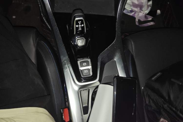 Used Lynk & Co 01 2019 2.0T Two-Wheel Drive Zhaopu Version China VI Standard Gear Lever