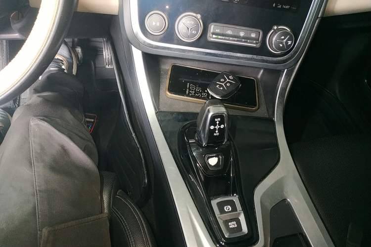Used Lynk & Co 01 2019 2.0T Two-Wheel Drive Zhaopu Version China VI Standard Gear Lever