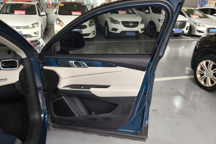 Used Lynk & Co 01 2019 2.0T Two-Wheel Drive Zhaopu Version China VI Standard Interior 2