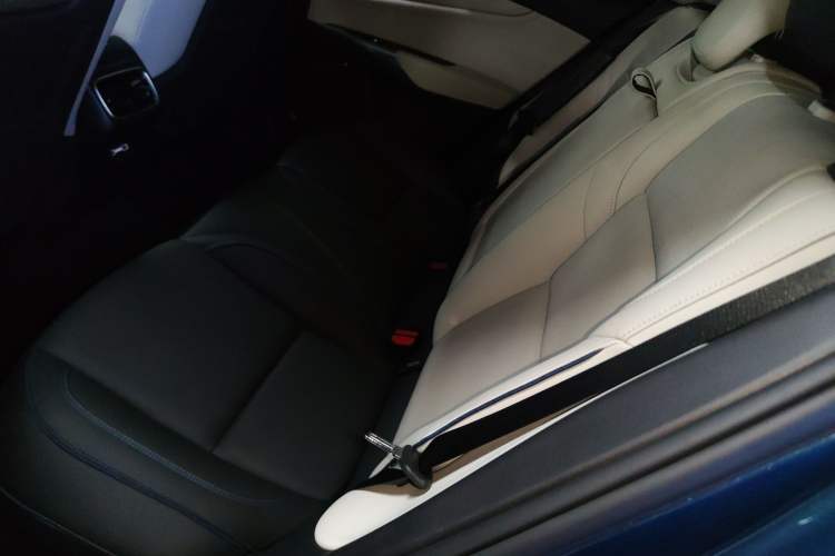 Used Lynk & Co 01 2019 2.0T Two-Wheel Drive Zhaopu Version China VI Standard Interior 4