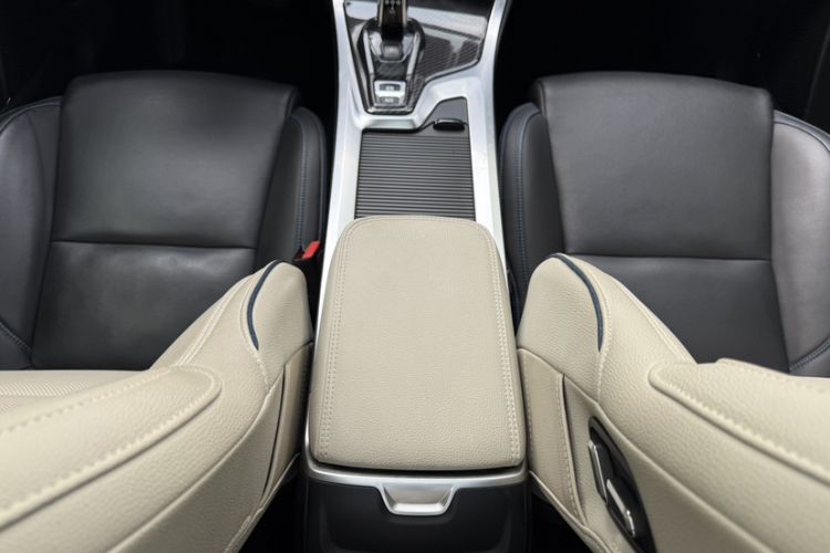 Used Lynk & Co 01 2019 2.0T Two-Wheel Drive Zhaopu Version China VI Standard Interior 4
