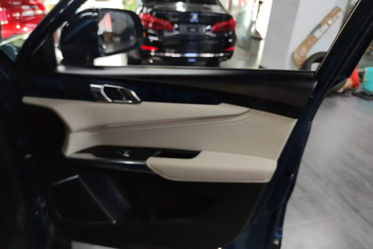 Used Lynk & Co 01 2019 2.0T Two-Wheel Drive Zhaopu Version China VI Standard Interior 5