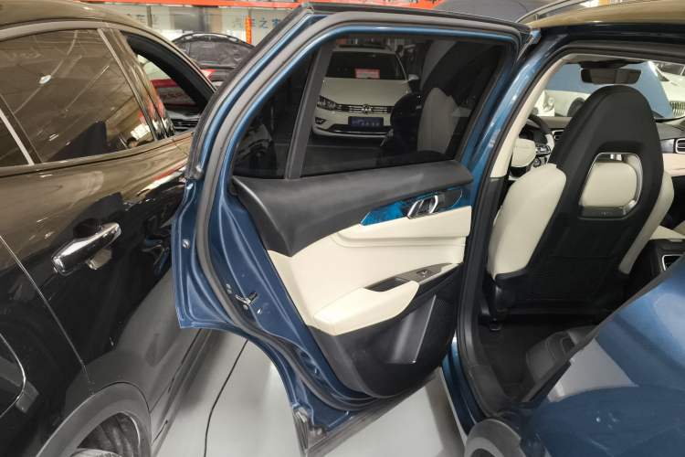 Used Lynk & Co 01 2019 2.0T Two-Wheel Drive Zhaopu Version China VI Standard Interior 5