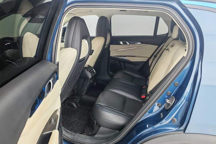 Used Lynk & Co 01 2019 2.0T Two-Wheel Drive Zhaopu Version China VI Standard Interior 5