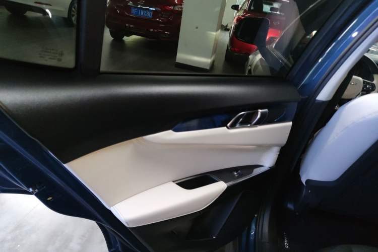 Used Lynk & Co 01 2019 2.0T Two-Wheel Drive Zhaopu Version China VI Standard Interior 8