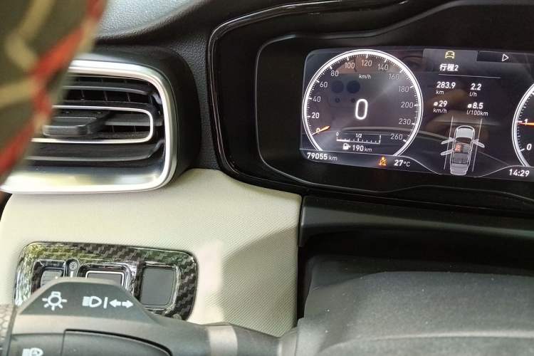 Used Lynk & Co 01 2019 2.0T Two-Wheel Drive Zhaopu Version China V Standard Odometer Close Up