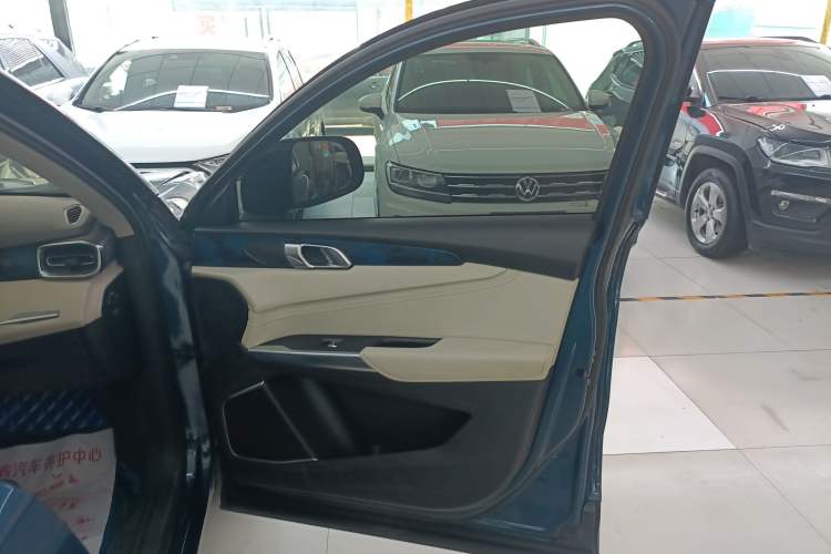 Used Lynk & Co 01 2019 2.0T Two-Wheel Drive Zhaopu Version China VI Standard Right Front Door Interior