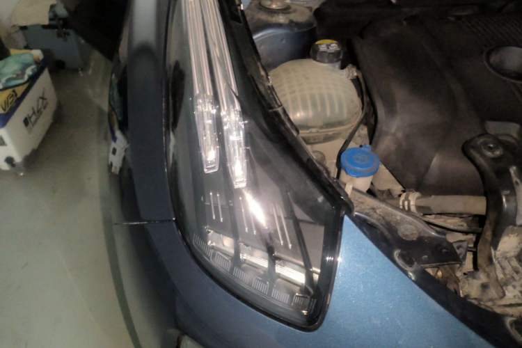 Used Lynk & Co 01 2019 2.0T Two-Wheel-Drive Pro Version China VI Standard Right Front Headlight