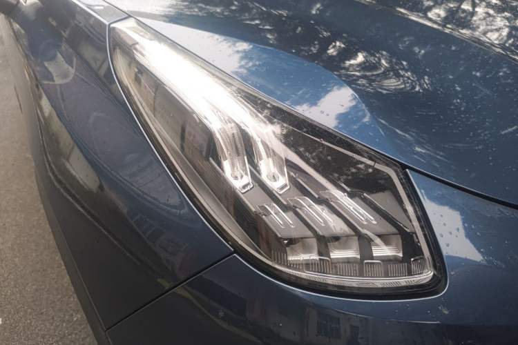 Used Lynk & Co 01 2019 2.0T Two-Wheel Drive Zhaopu Version China V Standard Right Front Headlight