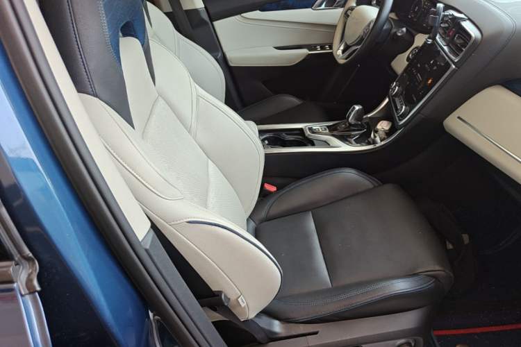 Used Lynk & Co 01 2019 2.0T Two-Wheel Drive Zhaopu Version China VI Standard Right Front Seat