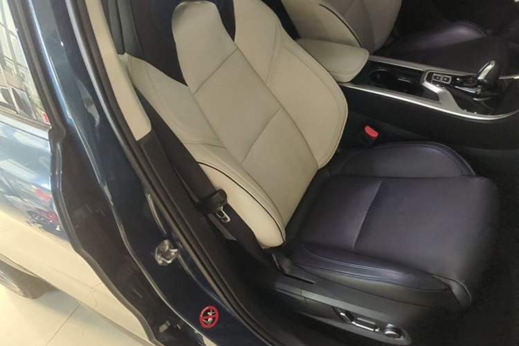 Used Lynk & Co 01 2019 2.0T Two-Wheel Drive Zhaopu Version China VI Standard Right Front Seat
