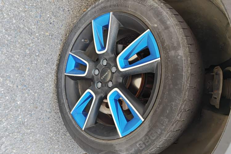 Used Lynk & Co 01 2019 2.0T Two-Wheel Drive Zhaopu Version China VI Standard Right Front Wheel Hub