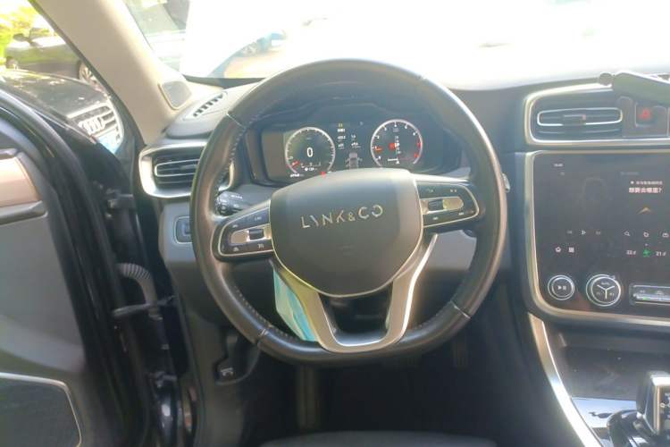 Used Lynk & Co 01 2019 2.0T Two-Wheel-Drive Pro Version China VI Standard Steering Wheel