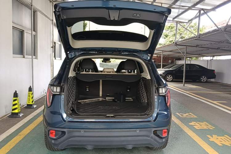 Used Lynk & Co 01 2019 2.0T Two-Wheel Drive Zhaopu Version China VI Standard Trunk