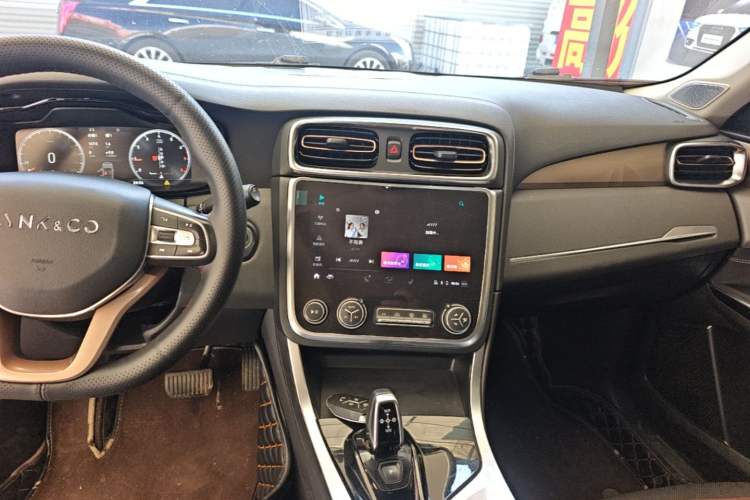 Used Lynk & Co 01 2019 2.0T Two-Wheel-Drive Pro Version China V Standard Audio And AC Panel