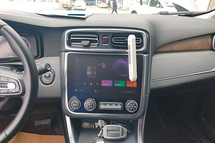 Used Lynk & Co 01 2019 2.0T Two-Wheel-Drive Pro Version China VI Standard Audio And AC Panel