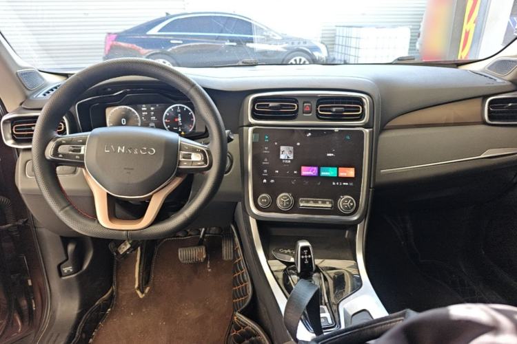 Used Lynk & Co 01 2019 2.0T Two-Wheel-Drive Pro Version China V Standard Center Console