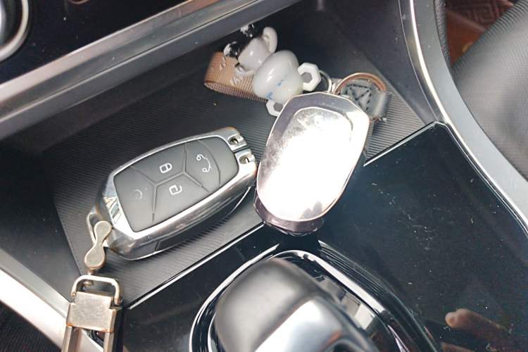 Used Lynk & Co 01 2019 2.0T Two-Wheel-Drive Pro Version China VI Standard Interior 1