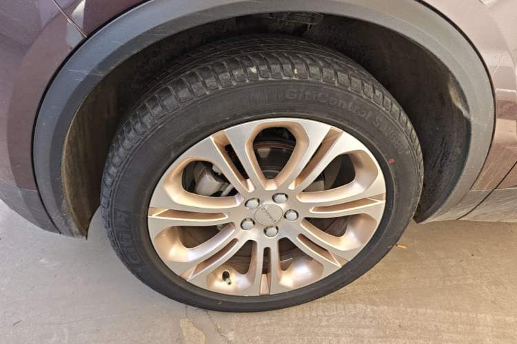 Used Lynk & Co 01 2019 2.0T Two-Wheel-Drive Pro Version China V Standard Left Front Wheel Hub