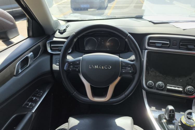 Used Lynk & Co 01 2019 2.0T Two-Wheel-Drive Version China V Standard Steering Wheel