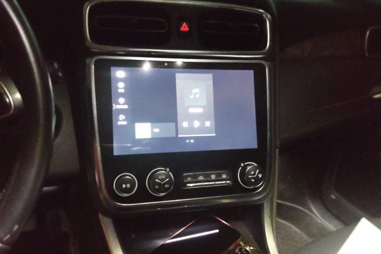 Used Lynk & Co 01 2019 2.0T Two-Wheel-Drive Pro Version China V Standard Audio And AC Panel