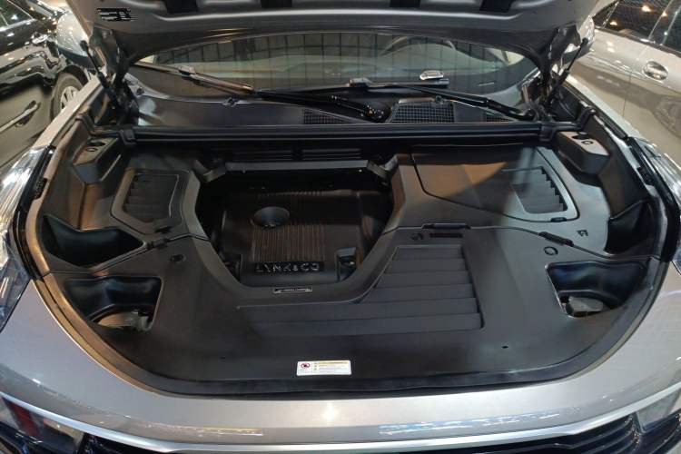 Used Lynk & Co 01 2019 2.0T Two-Wheel-Drive Pro Version China VI Standard Engine Bay