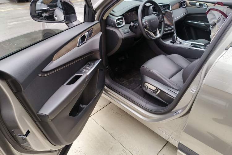 Used Lynk & Co 01 2019 2.0T Two-Wheel-Drive Pro Version China VI Standard Interior 3