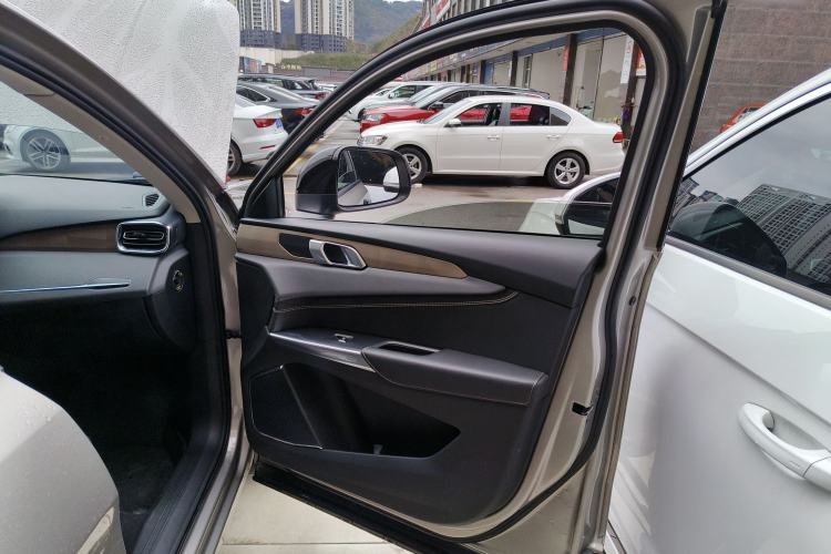 Used Lynk & Co 01 2019 2.0T Two-Wheel-Drive Pro Version China VI Standard Interior 5