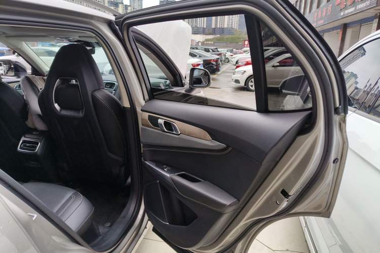 Used Lynk & Co 01 2019 2.0T Two-Wheel-Drive Pro Version China VI Standard Interior 6