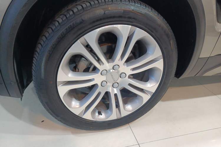 Used Lynk & Co 01 2019 2.0T Two-Wheel-Drive Pro Version China VI Standard Left Front Wheel Hub