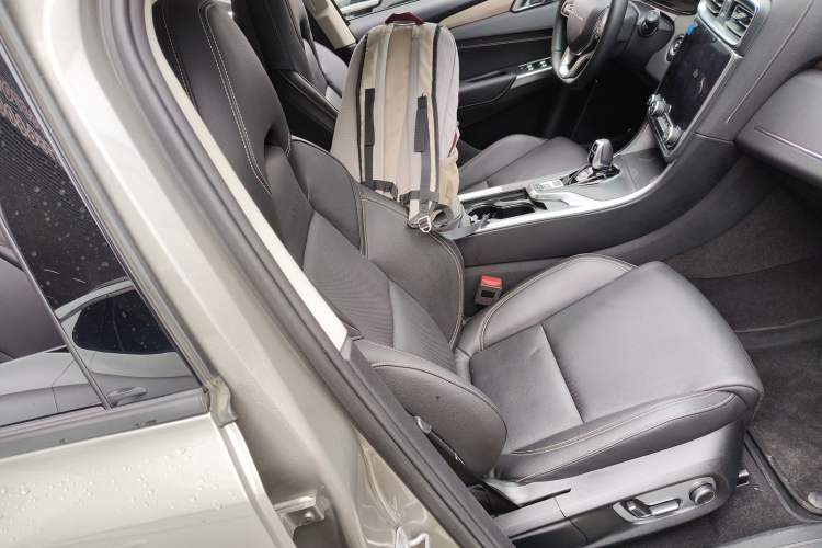 Used Lynk & Co 01 2019 2.0T Two-Wheel-Drive Pro Version China VI Standard Right Front Seat