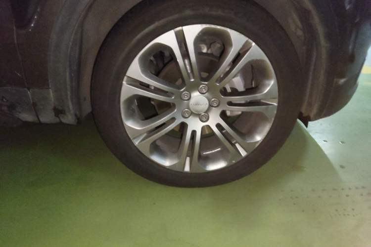 Used Lynk & Co 01 2019 2.0T Two-Wheel-Drive Pro Version China V Standard Right Front Wheel Hub