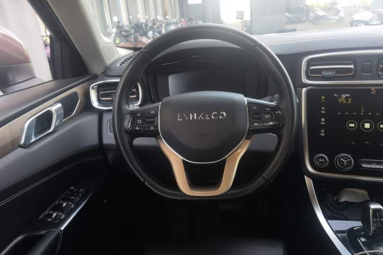 Used Lynk & Co 01 2019 2.0T Two-Wheel-Drive Version China V Standard Steering Wheel