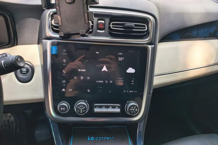Used Lynk & Co 01 2019 2.0T Two-Wheel Drive Zhaopu Version China VI Standard Audio And AC Panel