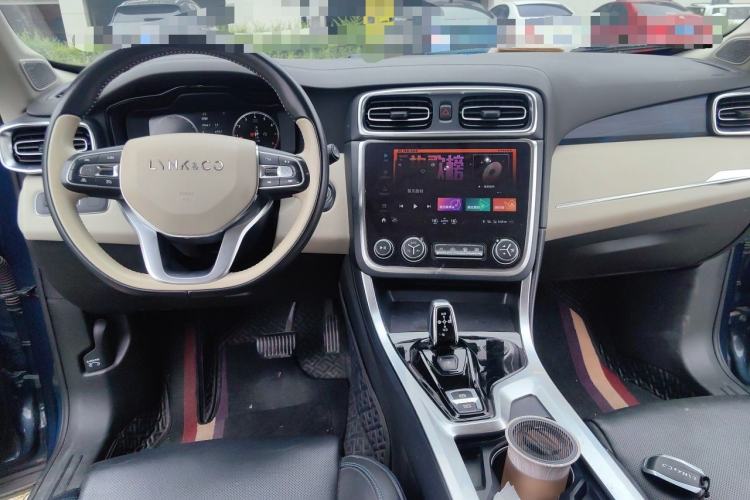 Used Lynk & Co 01 2019 2.0T Two-Wheel Drive Zhaopu Version China VI Standard Center Console