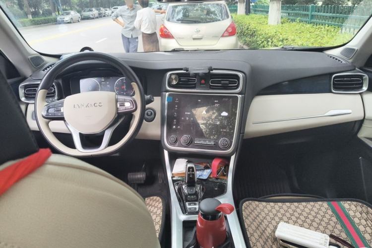 Used Lynk & Co 01 2019 2.0T Two-Wheel Drive Zhaopu Version China V Standard Center Console