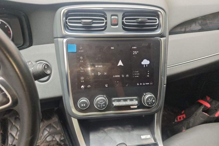 Used Lynk & Co 01 2019 2.0T Two-Wheel Drive Zhaopu Version China VI Standard Audio And AC Panel