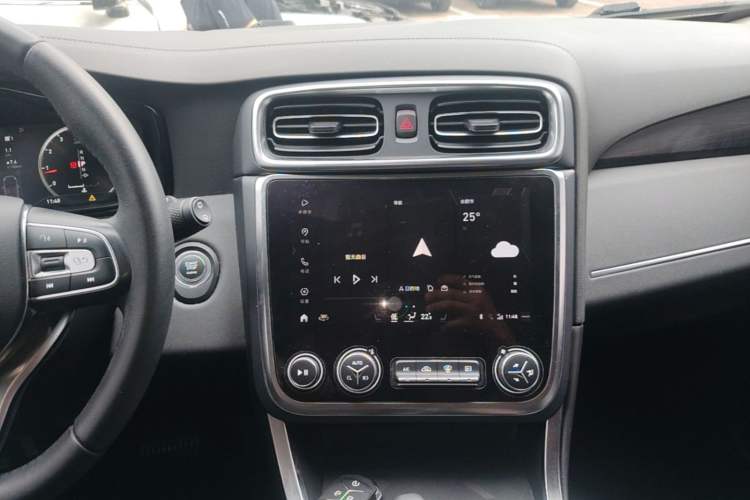 Used Lynk & Co 01 2019 2.0T Two-Wheel Drive Zhaopu Version China VI Standard Audio And AC Panel