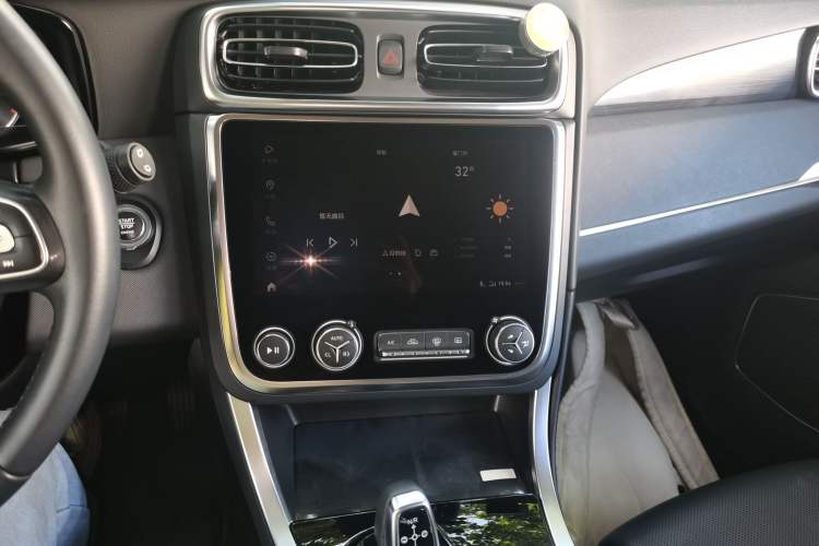 Used Lynk & Co 01 2019 2.0T Two-Wheel Drive Zhaopu Version China VI Standard Audio And AC Panel